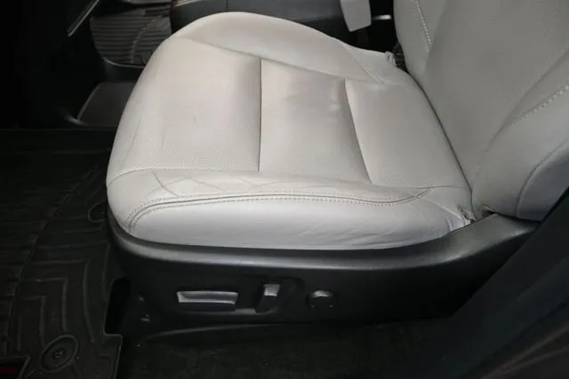2019 Toyota Sienna Limited thumbnail 12
