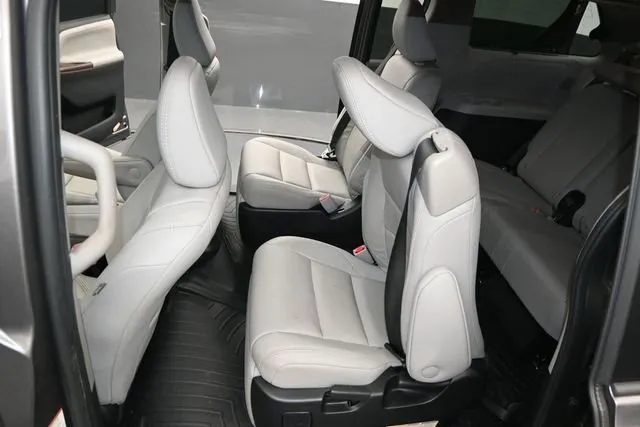 2019 Toyota Sienna Limited thumbnail 14