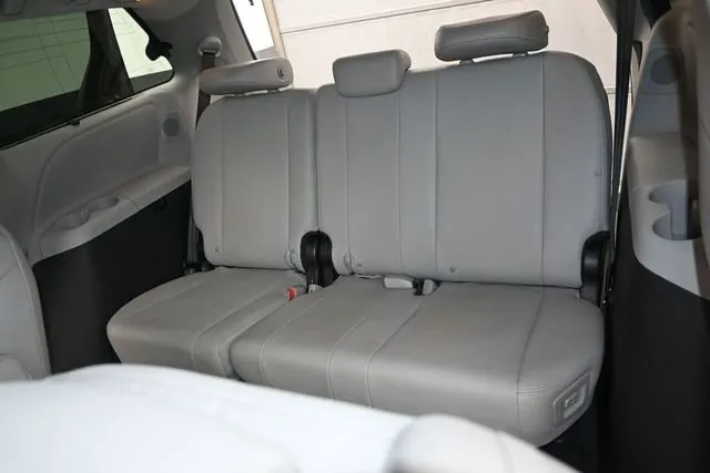 2019 Toyota Sienna Limited thumbnail 15