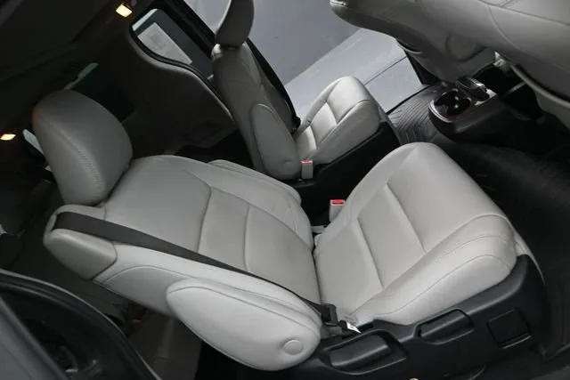 2019 Toyota Sienna Limited thumbnail 17