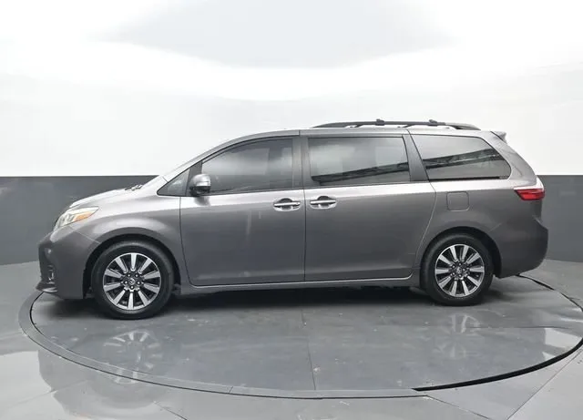 2019 Toyota Sienna Limited thumbnail 23