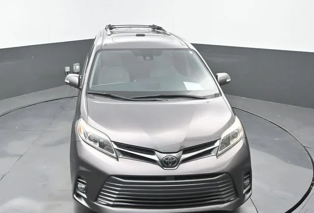 2019 Toyota Sienna Limited thumbnail 30
