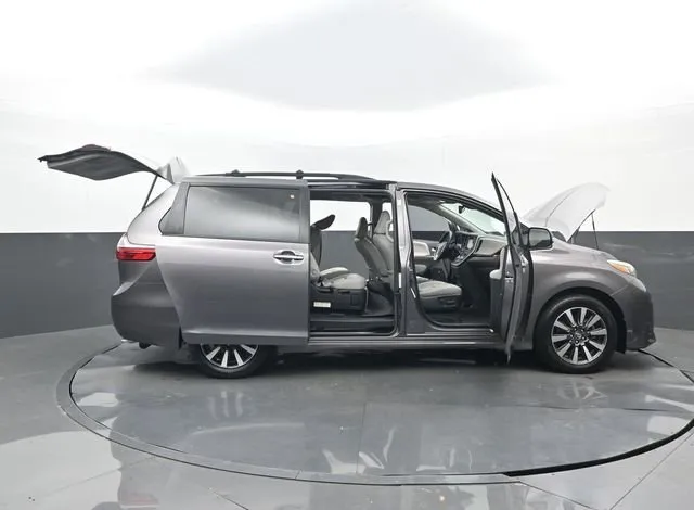 2019 Toyota Sienna Limited thumbnail 33