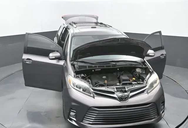 2019 Toyota Sienna Limited thumbnail 35