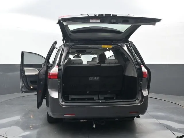 2019 Toyota Sienna Limited thumbnail 36