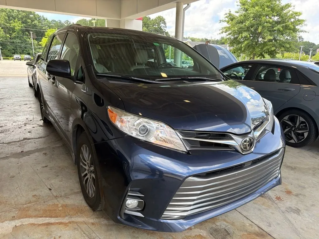 2019 Toyota Sienna XLE Premium thumbnail 4