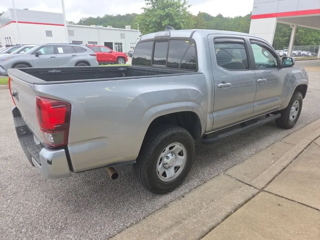 2019 Toyota Tacoma thumbnail 3