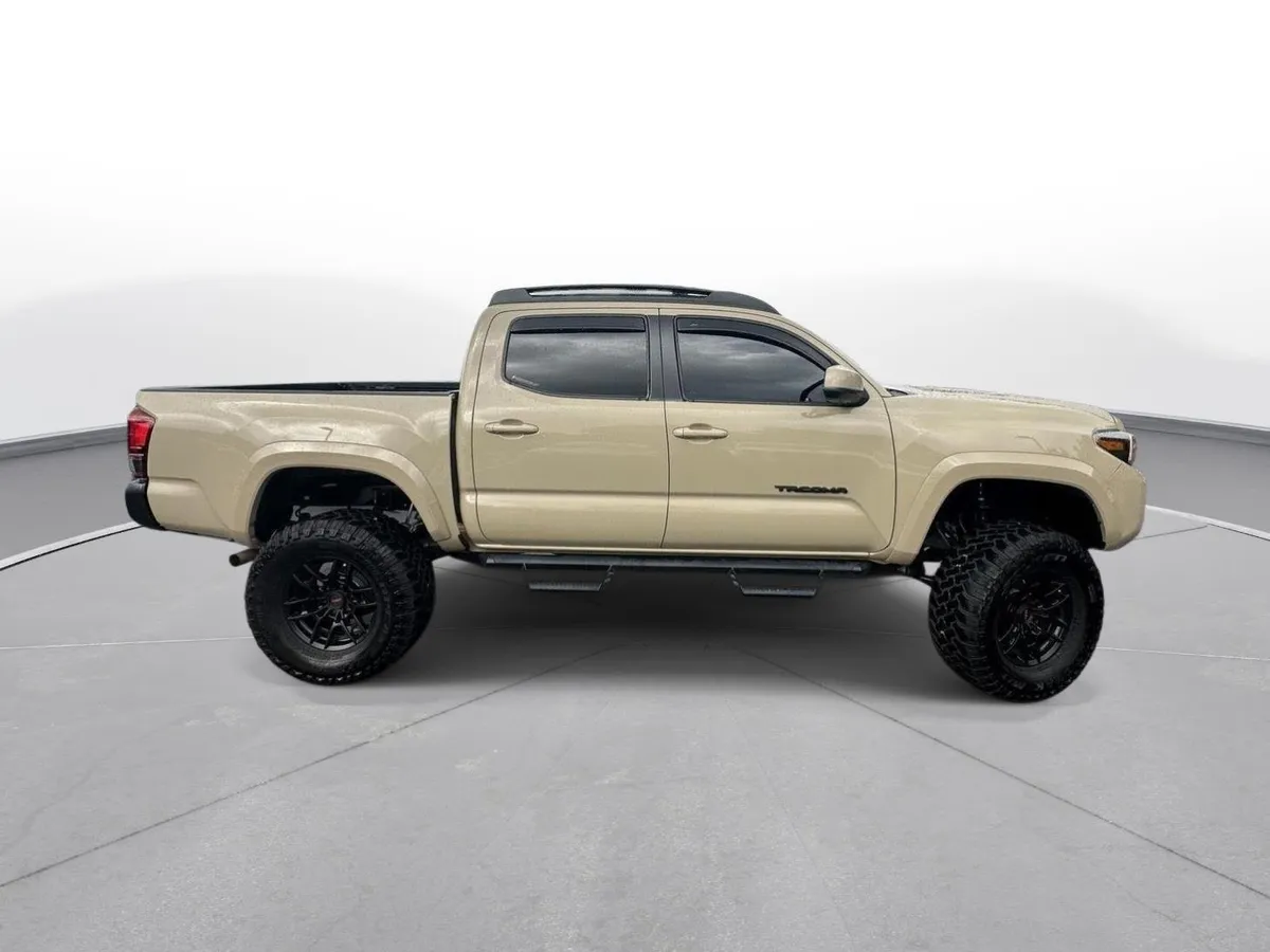 2019 Toyota Tacoma SR5 thumbnail 5