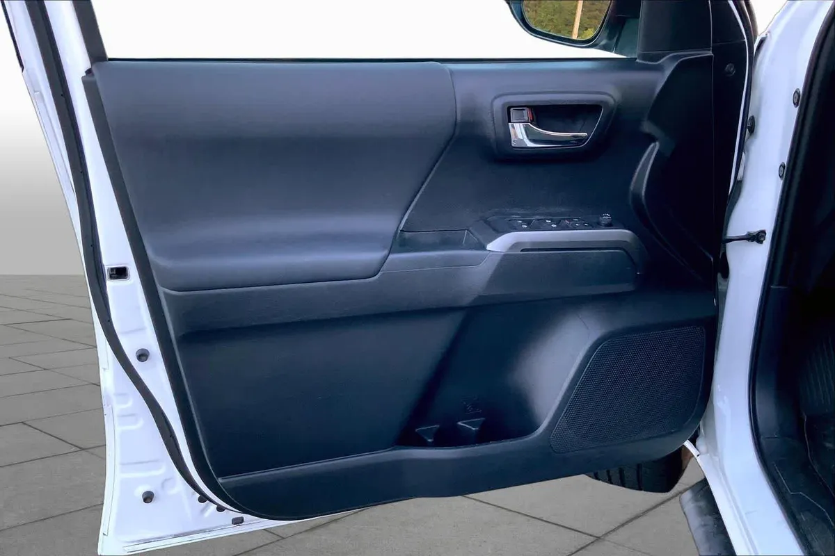 2019 Toyota Tacoma TRD Off Road thumbnail 21
