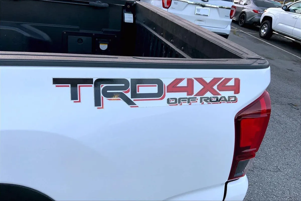 2019 Toyota Tacoma TRD Off Road thumbnail 30