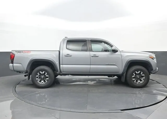 2019 Toyota Tacoma TRD Off-Road thumbnail 2