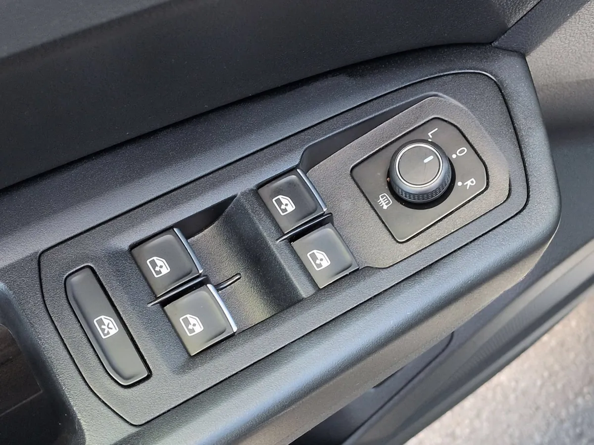 2019 Volkswagen Atlas 3.6L V6 SE w/Technology thumbnail 14