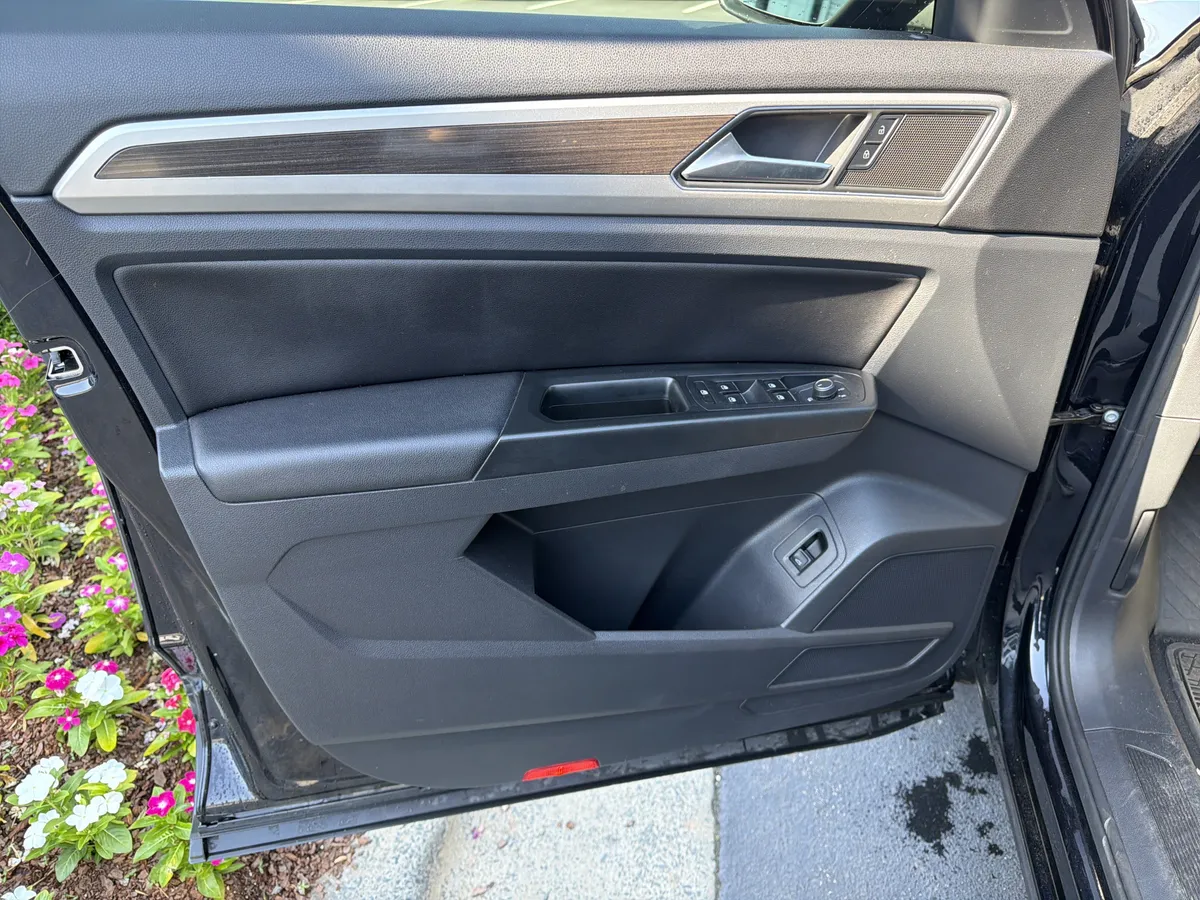 2019 Volkswagen Atlas 3.6L V6 SE w/Technology thumbnail 15