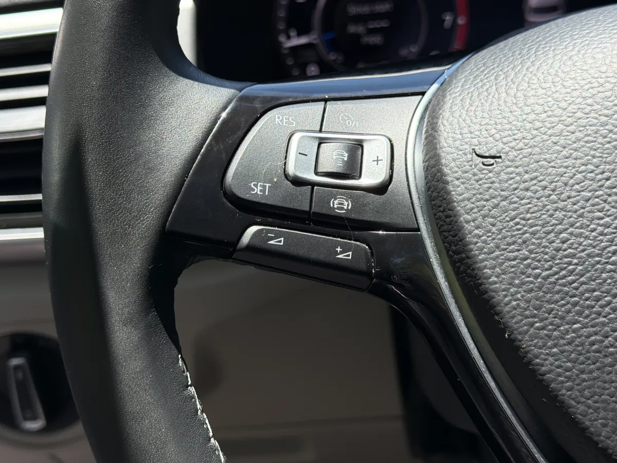 2019 Volkswagen Atlas 3.6L V6 SEL Premium 4MOTION thumbnail 22
