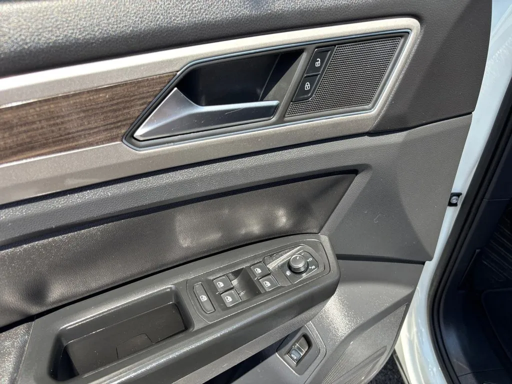 2019 Volkswagen Atlas 3.6L V6 SEL R-Line thumbnail 16