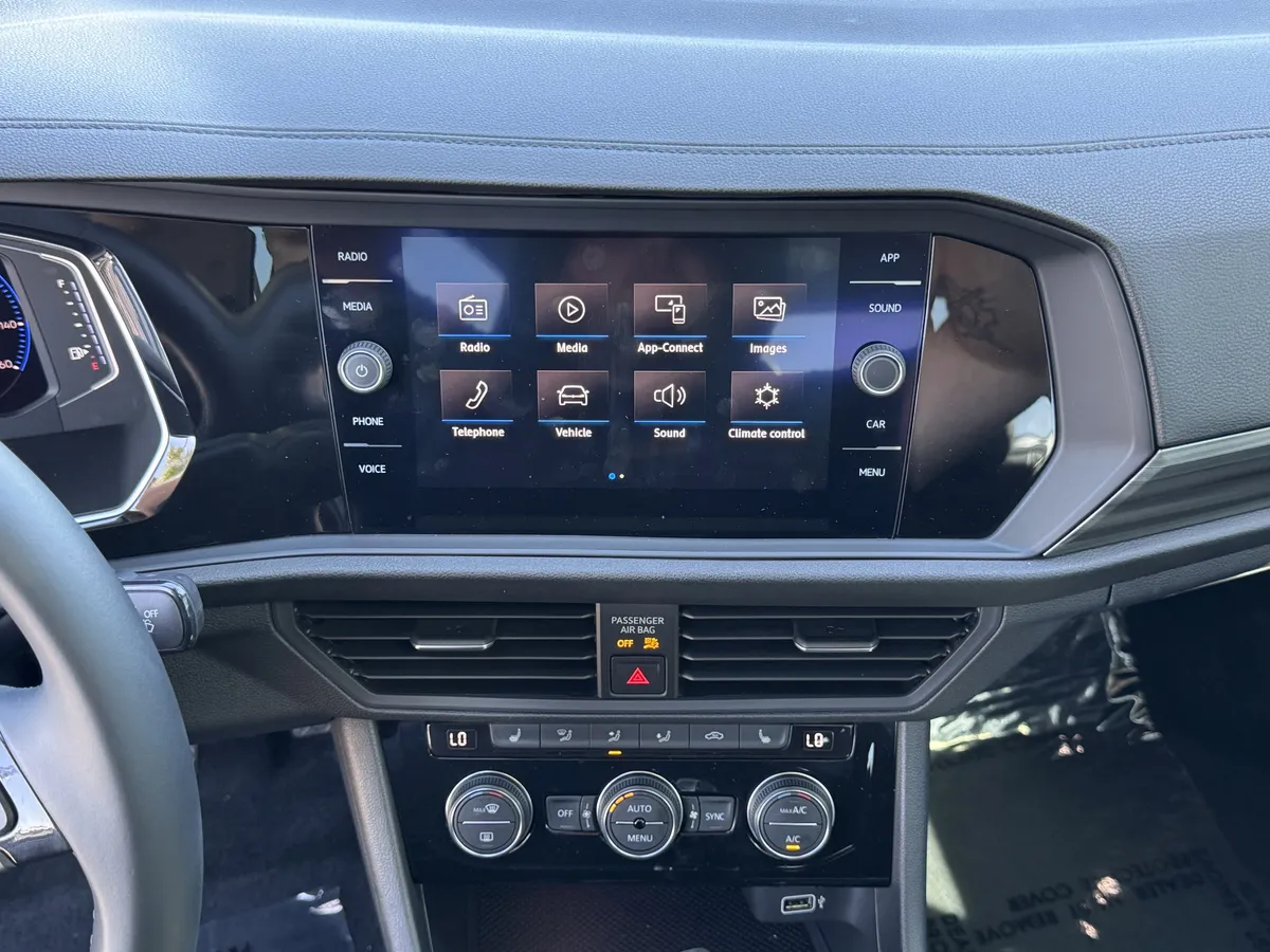 2019 Volkswagen Jetta SEL thumbnail 22