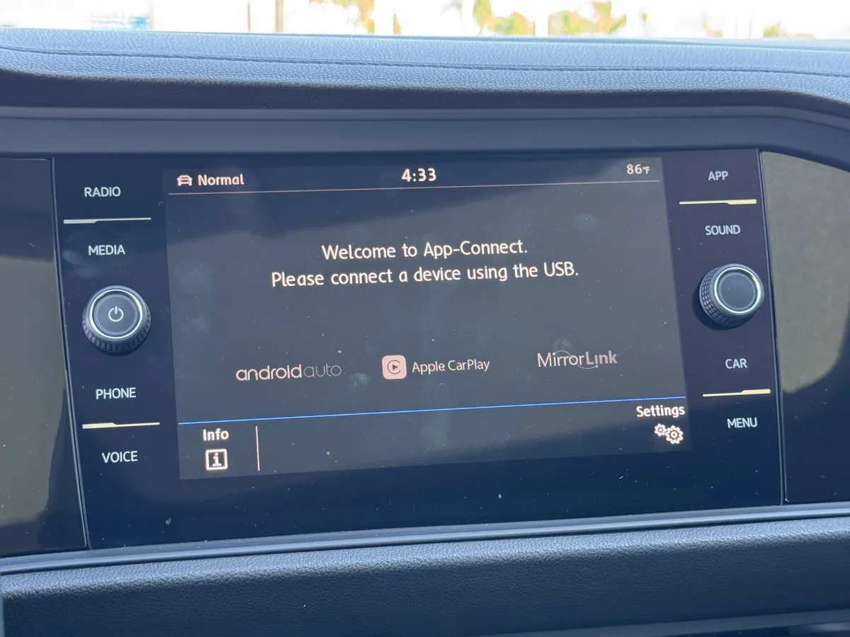2019 Volkswagen Jetta SEL thumbnail 23