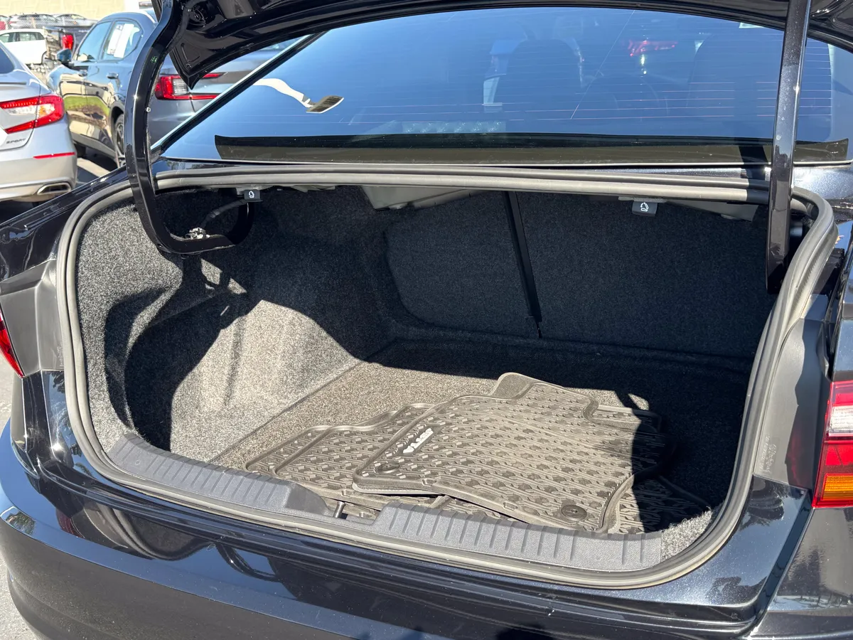 2019 Volkswagen Jetta SEL thumbnail 34