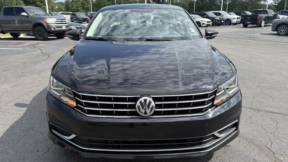2019 Volkswagen Passat 2.0T Wolfsburg Edition thumbnail 2