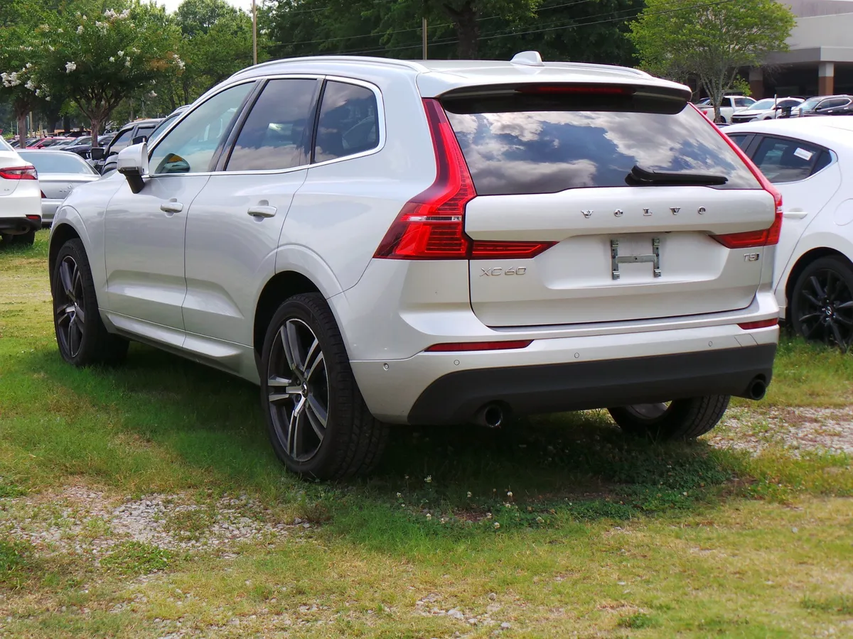 2019 Volvo XC60 Momentum thumbnail 2