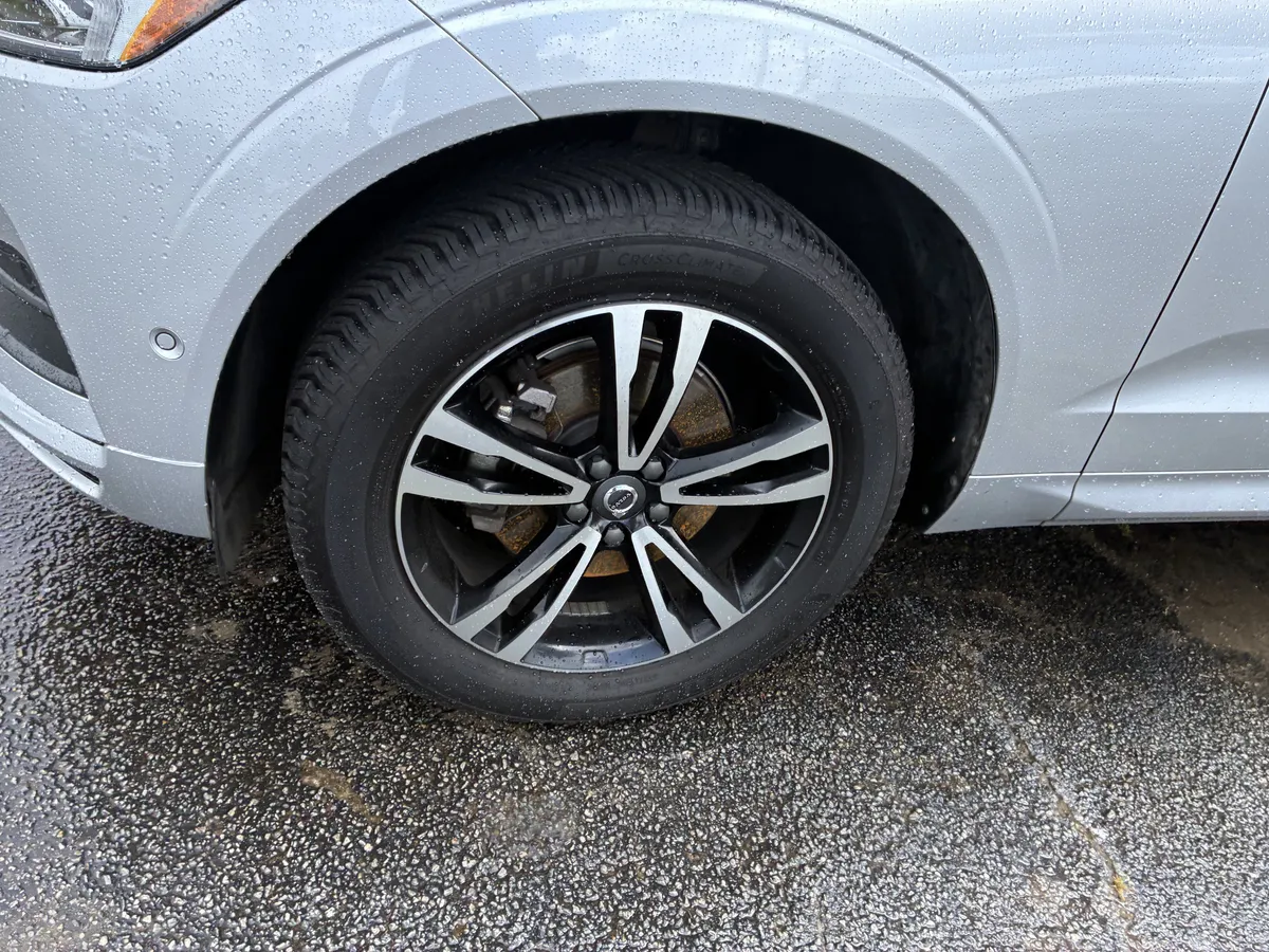 2019 Volvo XC60 Momentum thumbnail 4