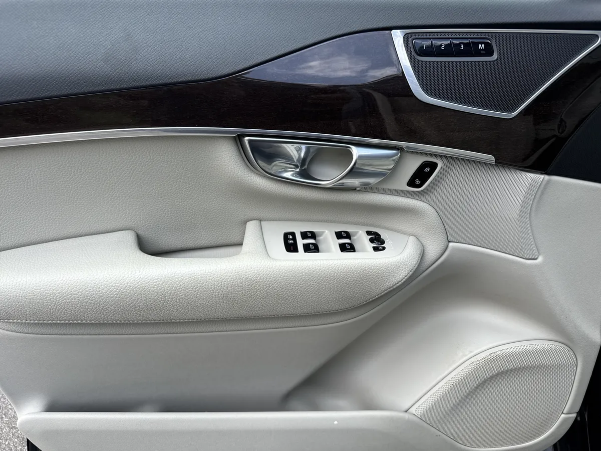 2019 Volvo XC90 Momentum thumbnail 12