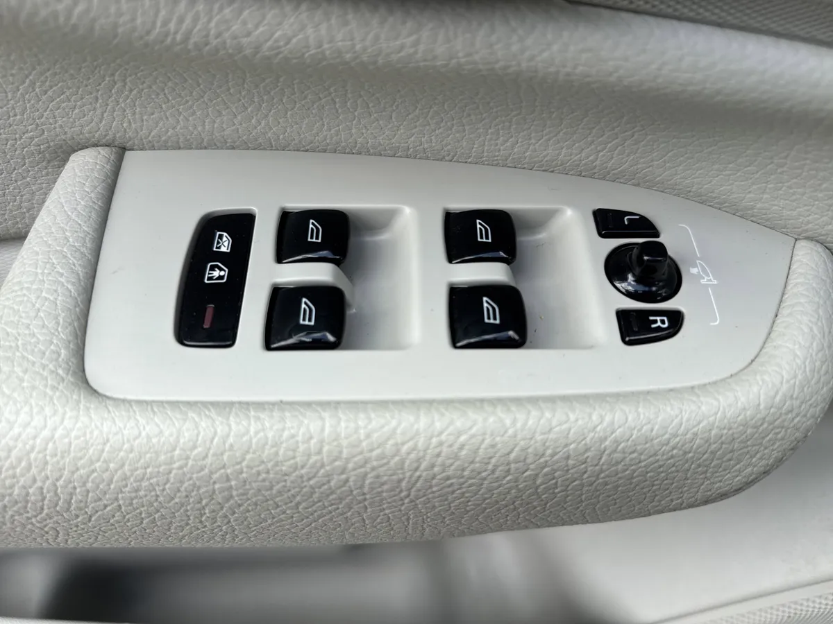 2019 Volvo XC90 Momentum thumbnail 13