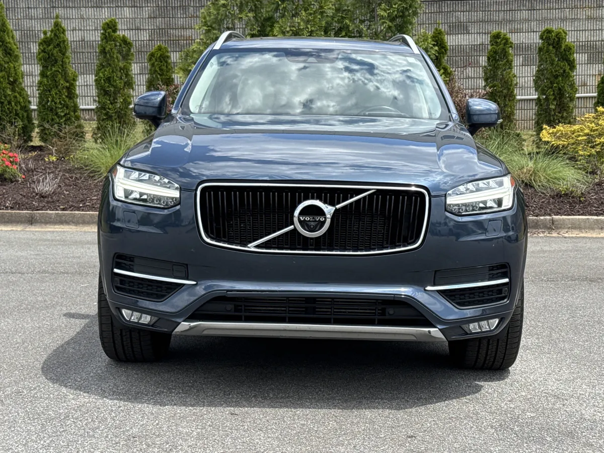 2019 Volvo XC90 Momentum thumbnail 2