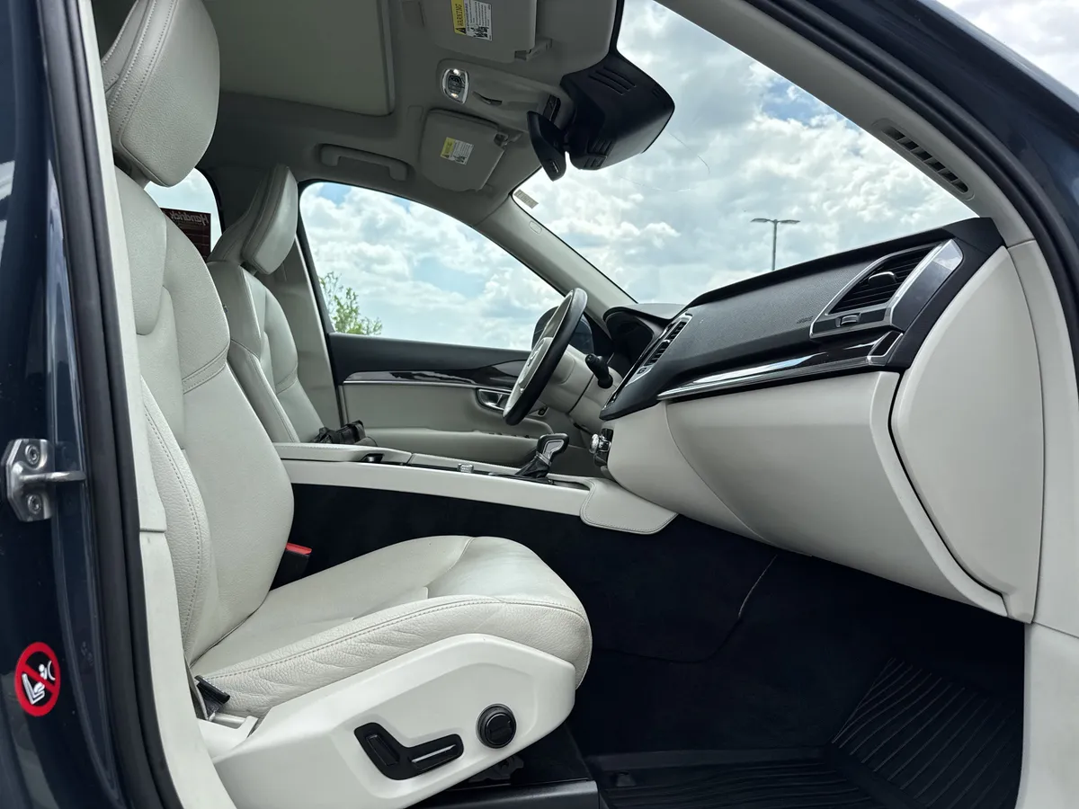 2019 Volvo XC90 Momentum thumbnail 31