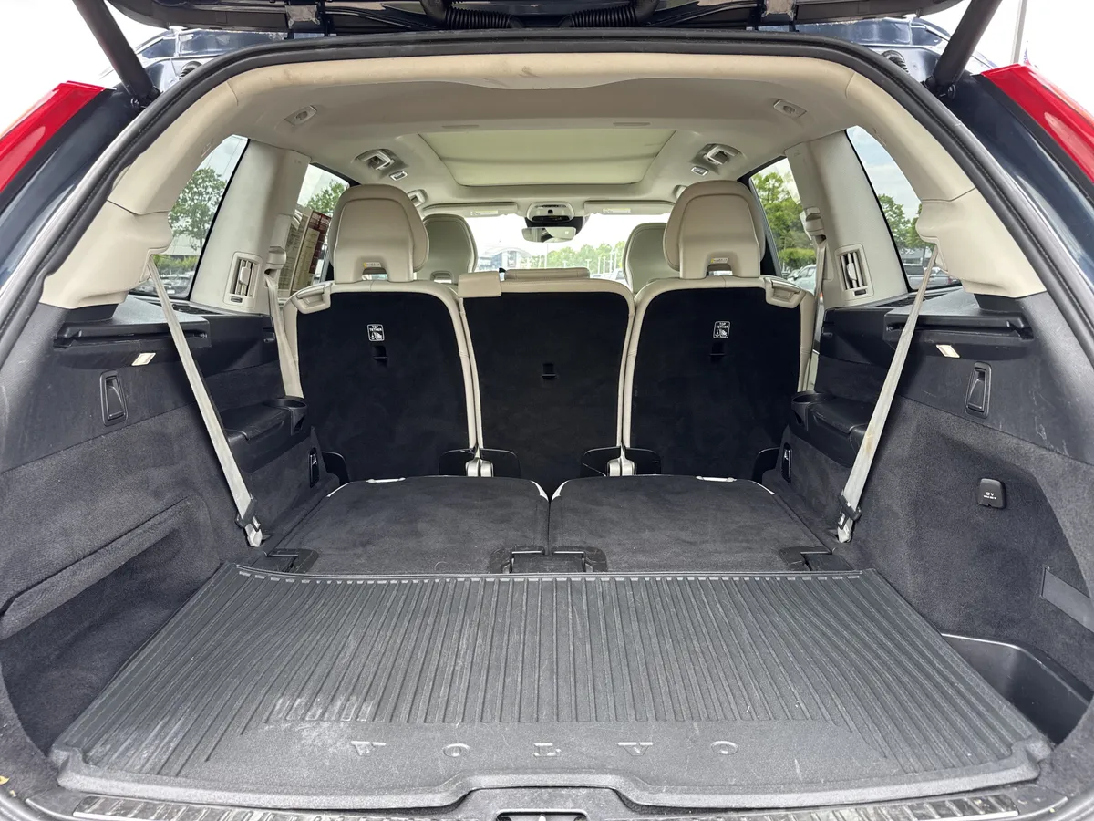 2019 Volvo XC90 Momentum thumbnail 33