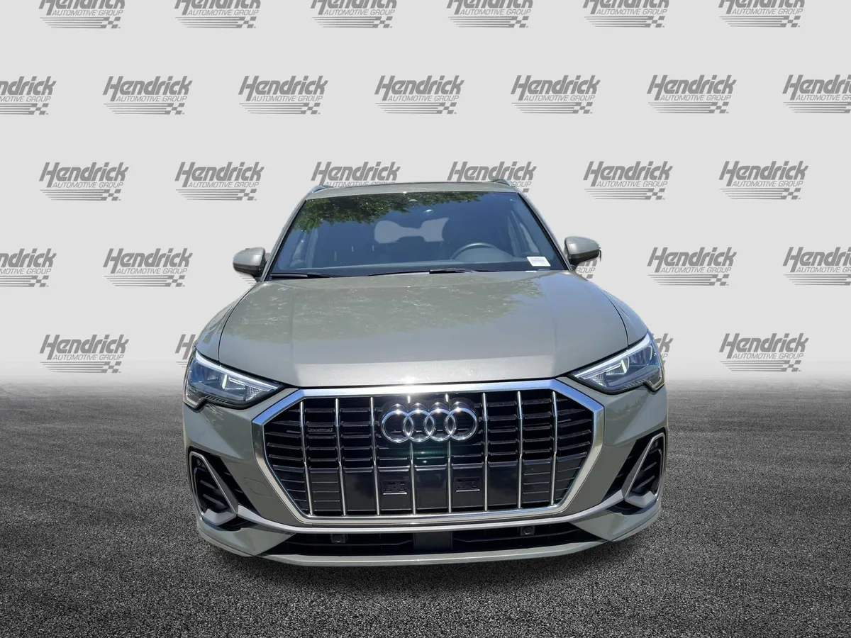 2020 Audi Q3 S line Premium thumbnail 2