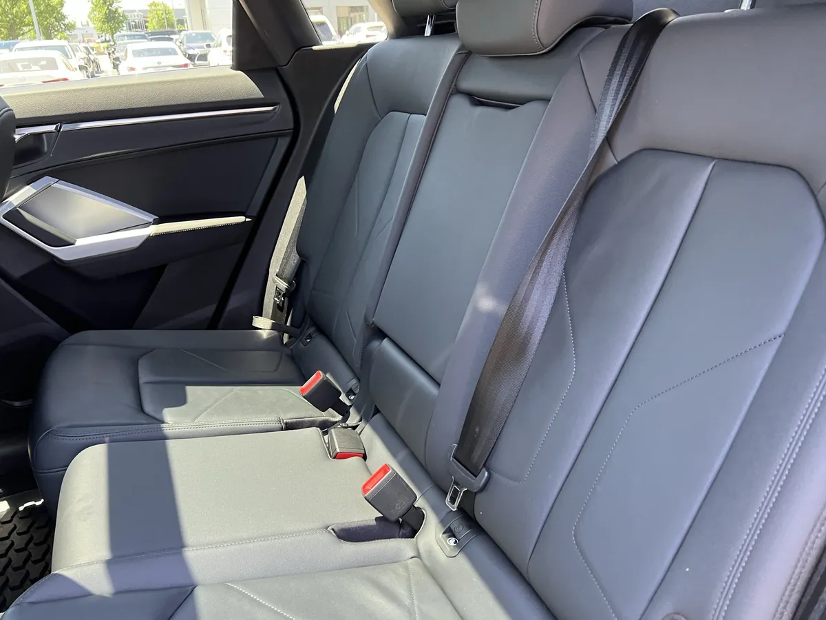 2020 Audi Q3 S line Premium thumbnail 31