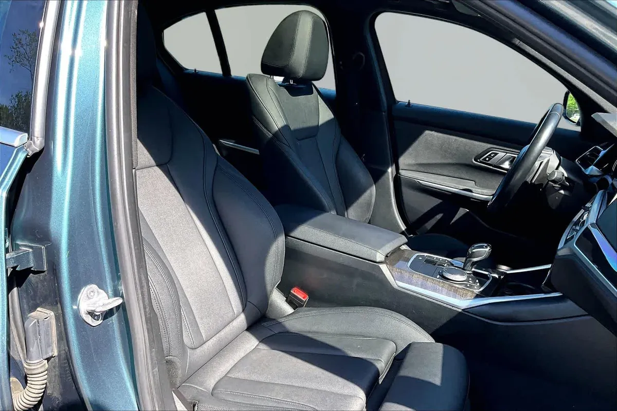2020 BMW 330i 330i thumbnail 9