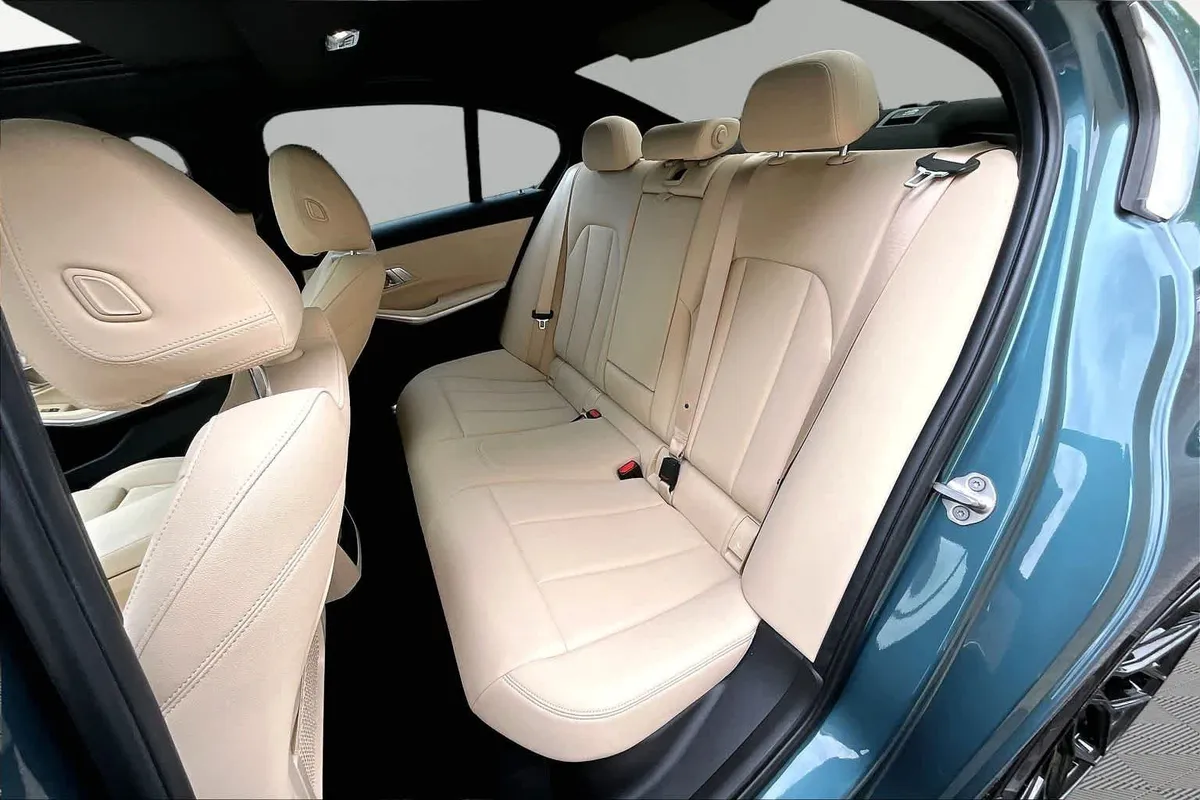 2020 BMW 330i xDrive 330i xDrive thumbnail 21