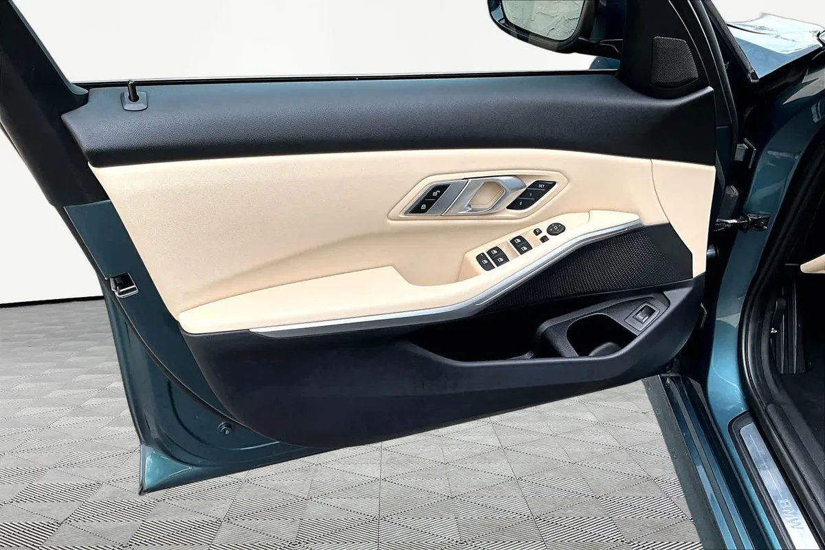 2020 BMW 330i xDrive 330i xDrive thumbnail 22