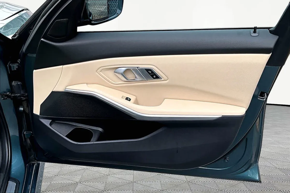 2020 BMW 330i xDrive 330i xDrive thumbnail 23
