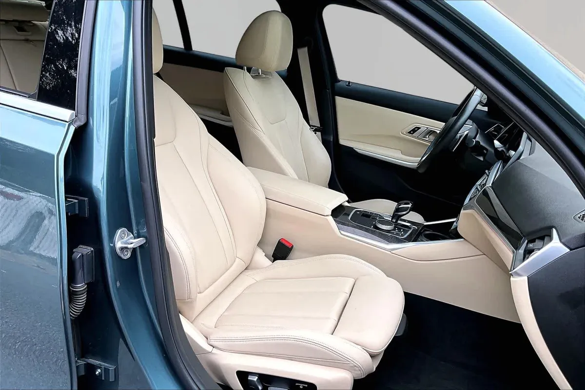 2020 BMW 330i xDrive 330i xDrive thumbnail 9