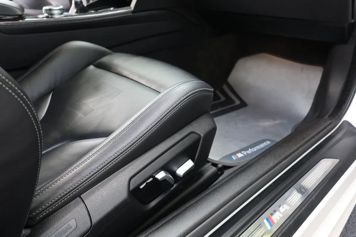2020 BMW M4 thumbnail 23