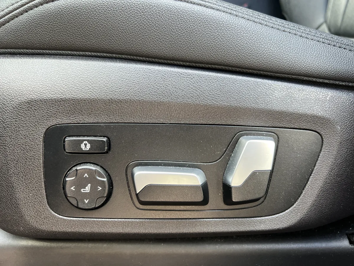 2020 BMW X3 sDrive30i thumbnail 37