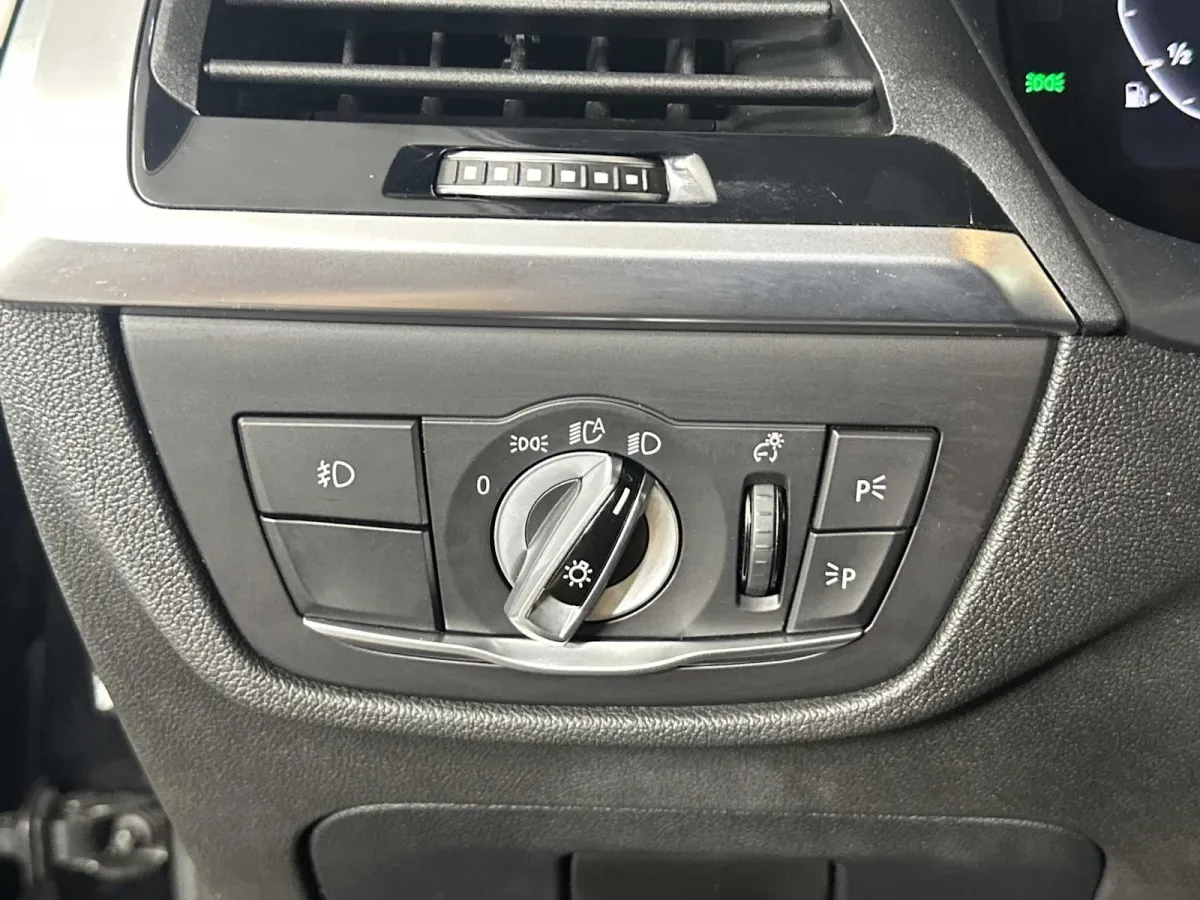 2020 BMW X3 sDrive30i thumbnail 26