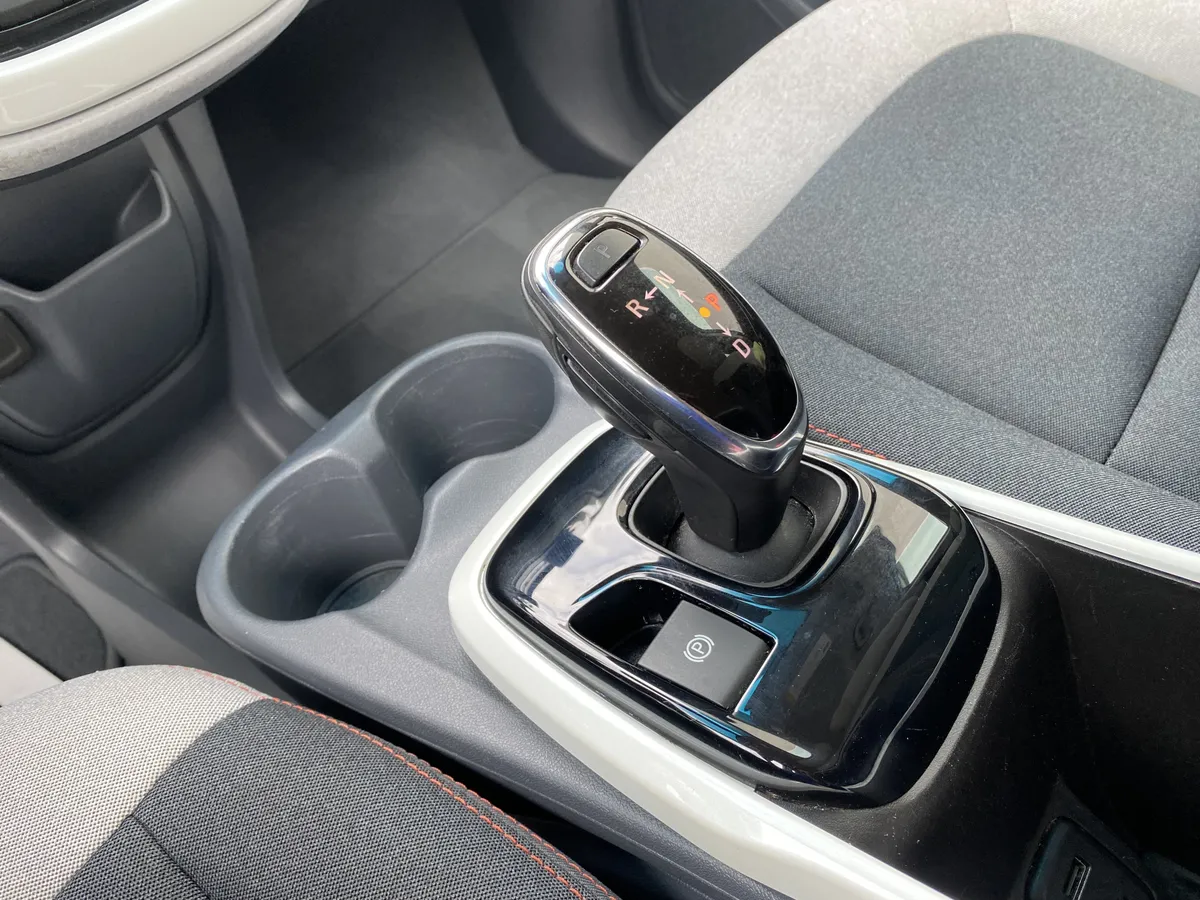 2020 Chevrolet Bolt EV LT thumbnail 28