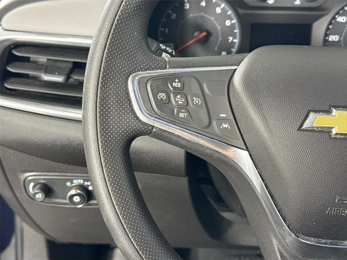 2020 Chevrolet Equinox LS thumbnail 16