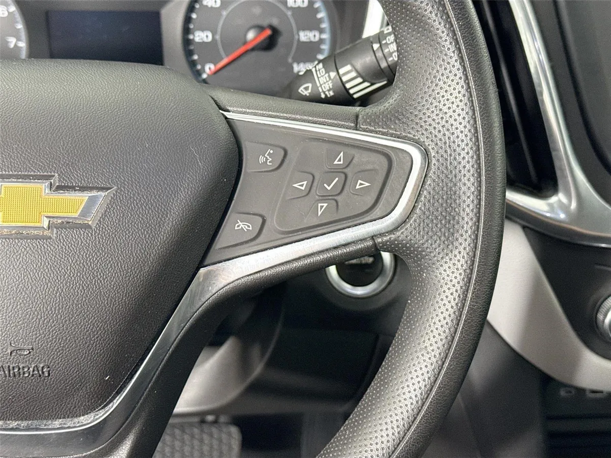 2020 Chevrolet Equinox LS thumbnail 17