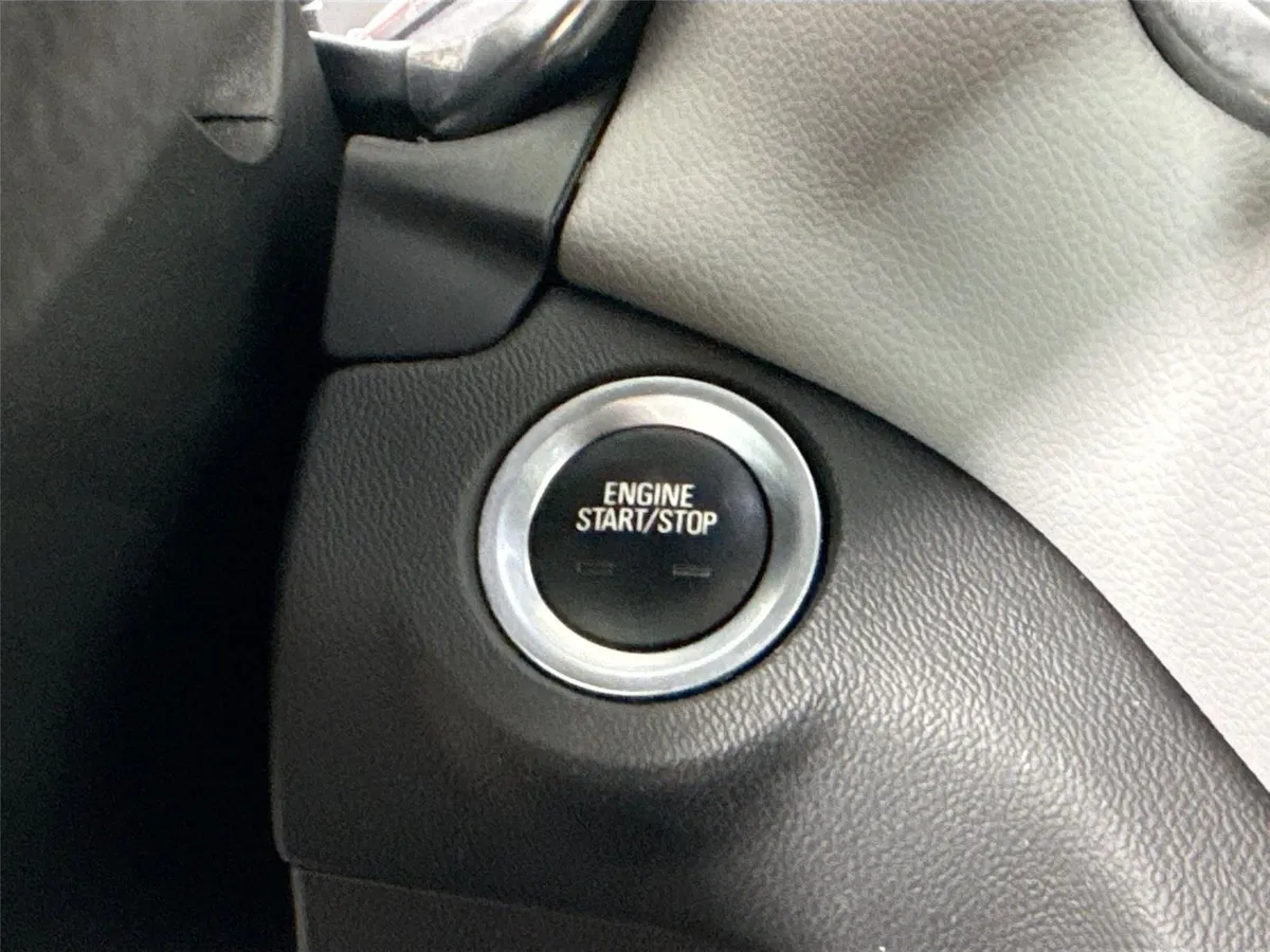 2020 Chevrolet Equinox LS thumbnail 19