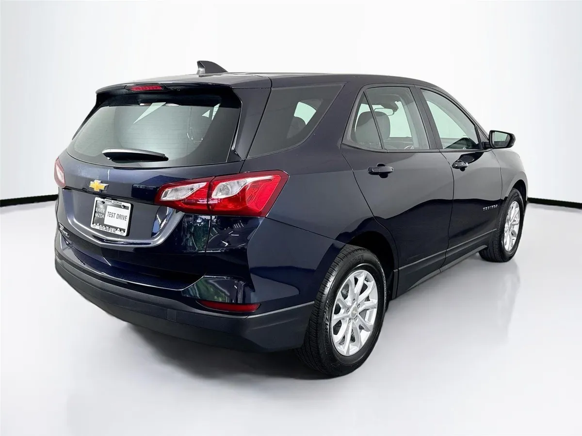 2020 Chevrolet Equinox LS thumbnail 2