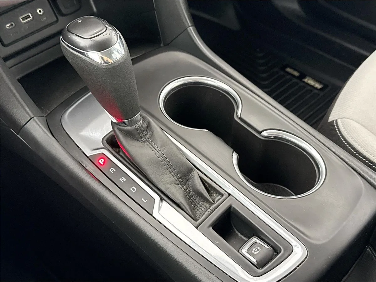 2020 Chevrolet Equinox LS thumbnail 23