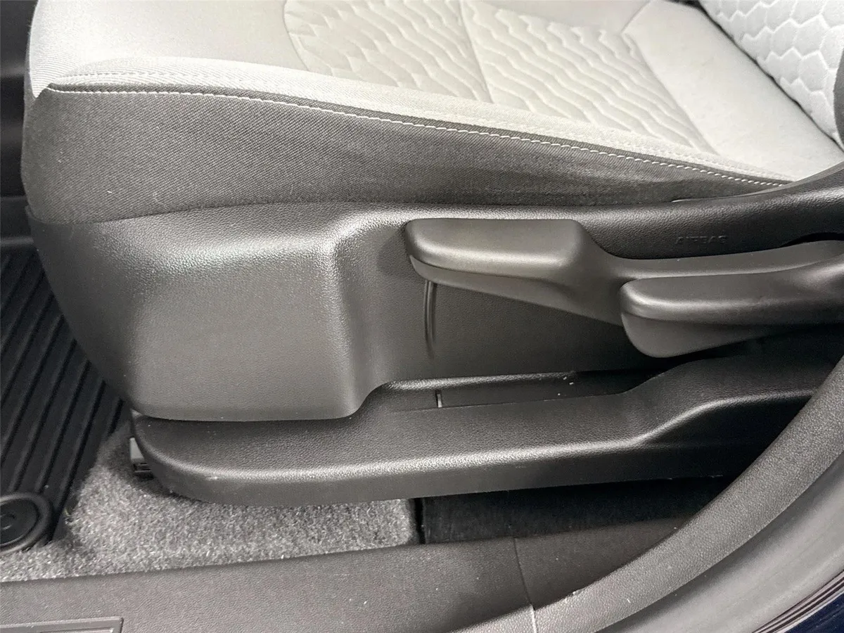 2020 Chevrolet Equinox LS thumbnail 27