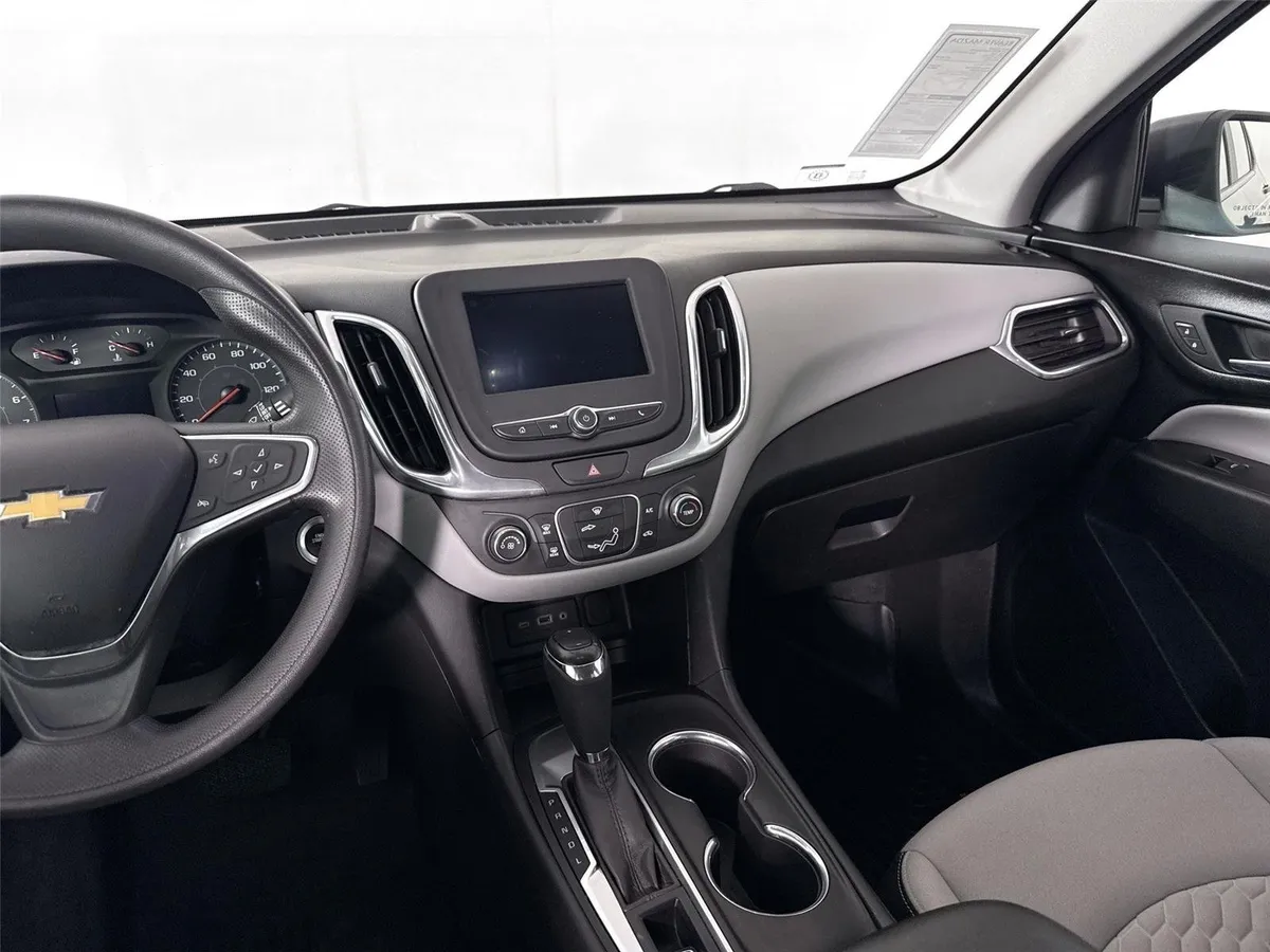 2020 Chevrolet Equinox LS thumbnail 30