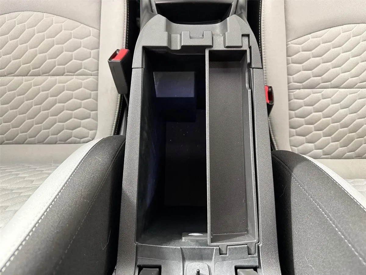 2020 Chevrolet Equinox LS thumbnail 31