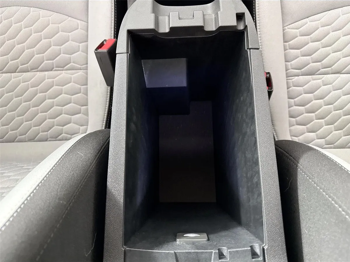 2020 Chevrolet Equinox LS thumbnail 32